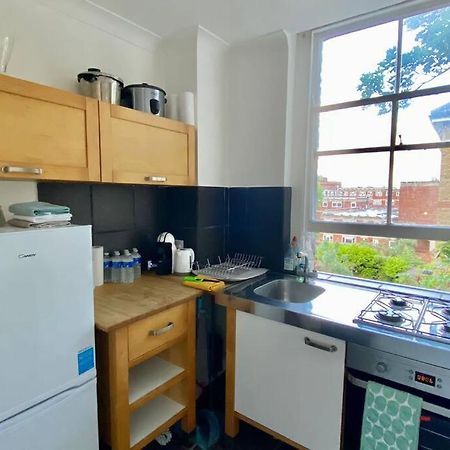 2 Bedroom Flat In Camberwell Green - Central Location With Excellent Connections To Tourist Attractions And Main London Airports Kültér fotó