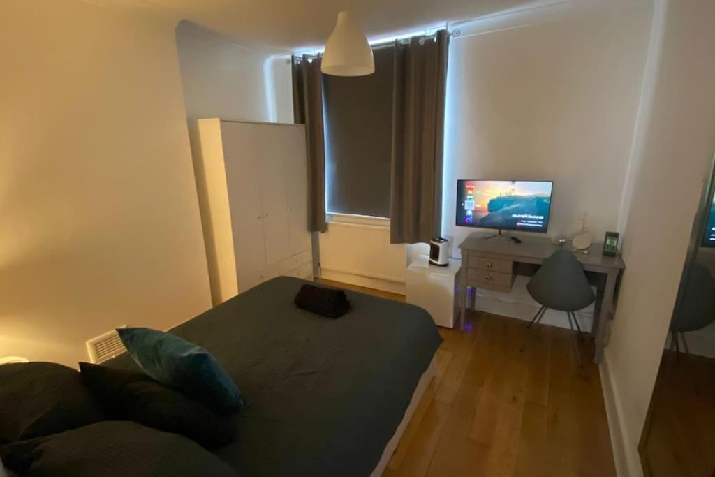2 Bedroom Flat In Camberwell Green - Central Location With Excellent Connections To Tourist Attractions And Main London Airports Kültér fotó