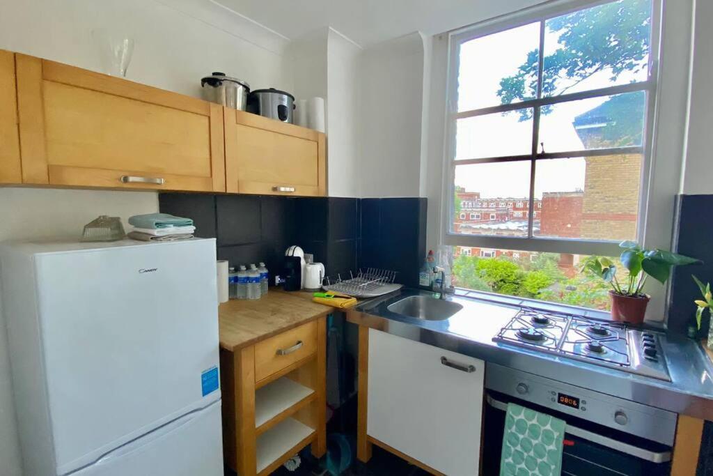 2 Bedroom Flat In Camberwell Green - Central Location With Excellent Connections To Tourist Attractions And Main London Airports Kültér fotó
