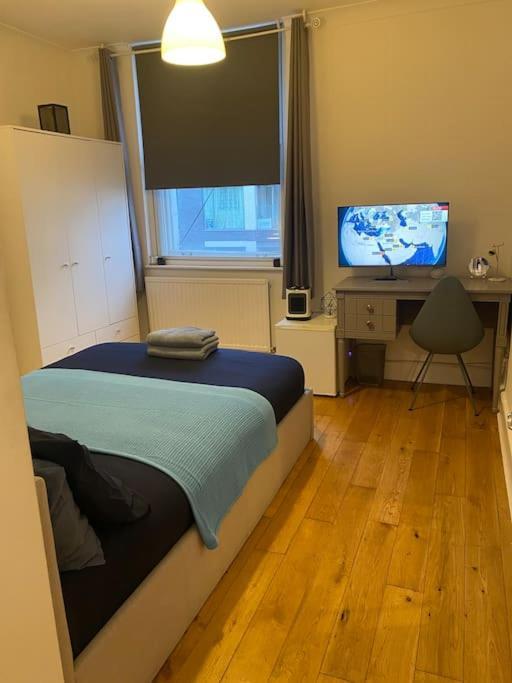 2 Bedroom Flat In Camberwell Green - Central Location With Excellent Connections To Tourist Attractions And Main London Airports Kültér fotó